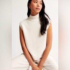 Abercrombie Sleeveless Turtleneck Sweater in Cream